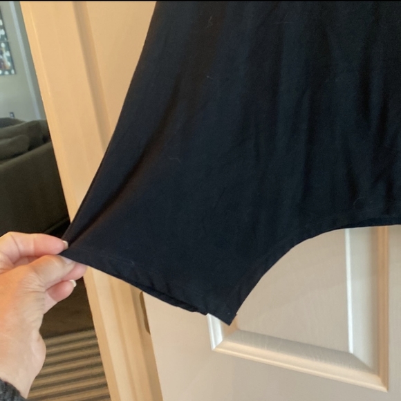 Asymmetrical handkerchief hem tank by dragonfly NWT 🖤 - Picture 2 of 6